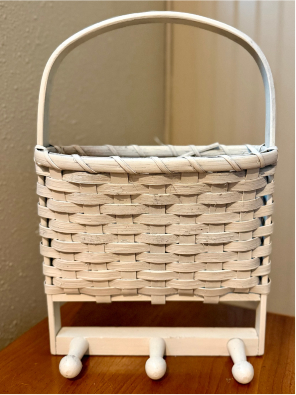 Vintage White Woven Wall Basket Organizer with 3 Wooden Peg Hooks Cottagecore